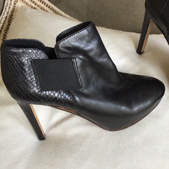 Vince Camuto shoe boots 👢 - Picture 2 of 7